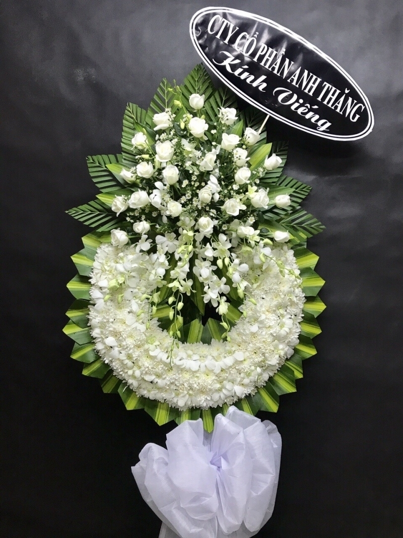 Vòng hoa tươi đẹp viếng tang lễ tại Cam Ranh, Khánh Hòa